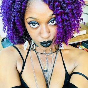 Meet your Posher, Sakhia